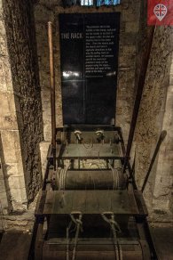 The Rack – o principal instrumento de tortura da Torre. As vítimas eram colocadas e esticadas por cordas amarradas às mãos e aos pés.